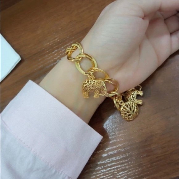 SOLD ON Ⓜ️ Stylish elephant charm bracelet - Picture 5 of 5